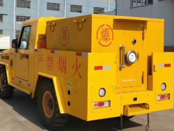 路北凯龙爆破器材运输车：保障爆破任务的安全运行